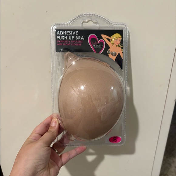 Adhesive bra - Picture 1 of 4